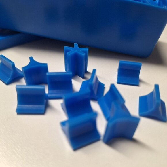 Blue Castle Risk 1990 Board Game Replacement Pieces Tokens Plastic Case Box - Picture 2 of 3